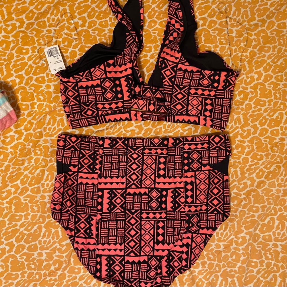 Plus Size Geo Print Bikini - Picture 3 of 3